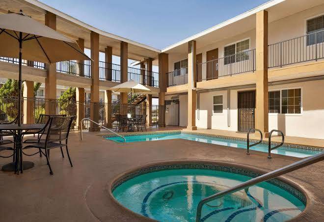 Days Inn & Suites By Wyndham San Diego Sdsu Image