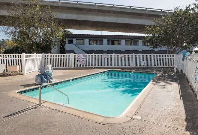 E z 8 motel old town