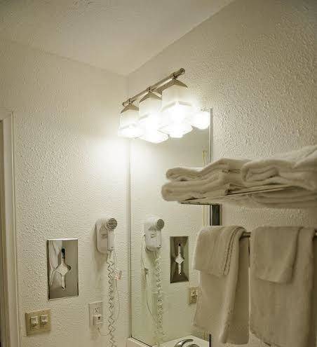 Harborview Inn Image