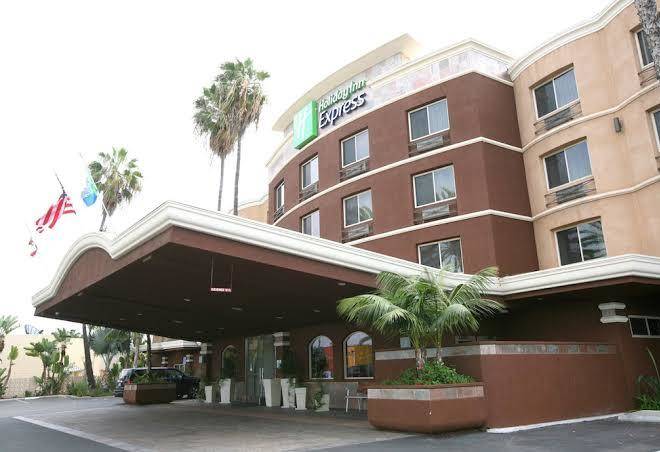 Holiday Inn Express San Diego South Chula Vista Image