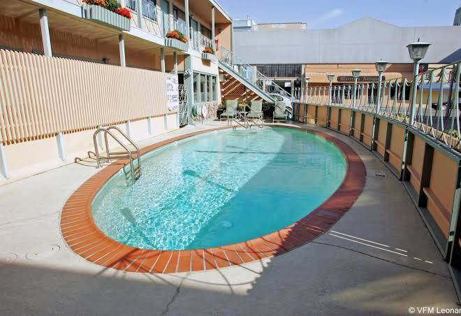 Civic center motor inn