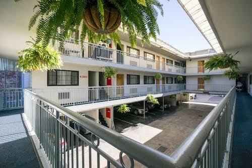 Nob hill motor inn