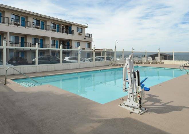 Edgewater inn & suites