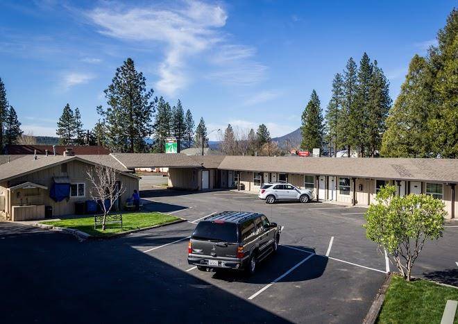 Charm motel & suites