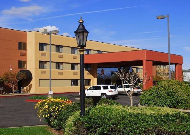 Oxford suites redding