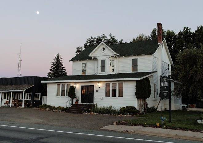 The gilded drifter inn