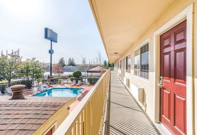 Petaluma Valley Inn Image