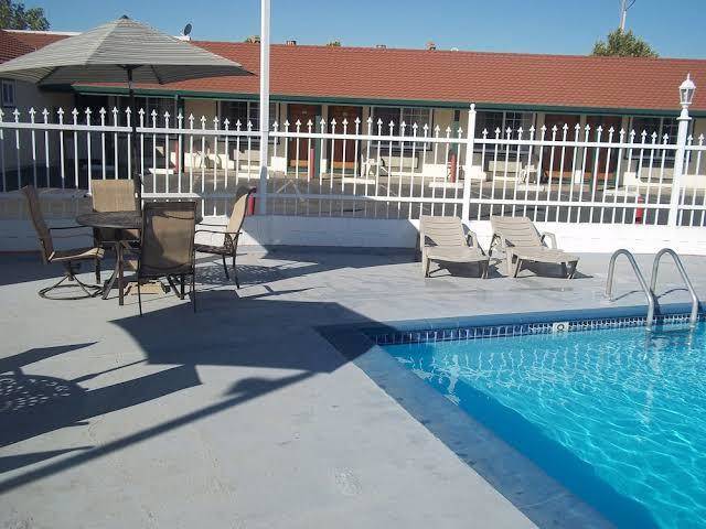 Holiday motel oakdale