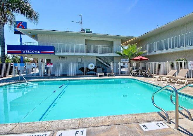 Motel 6 tulare