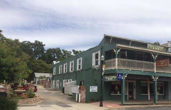 Americas best value inn & suites royal carriage