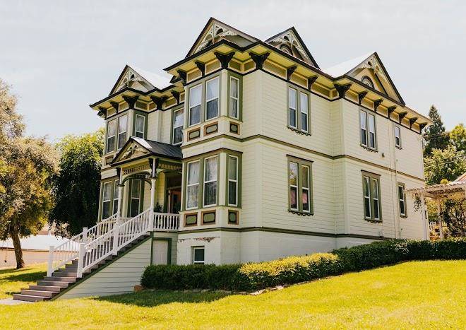 Royal olive manor