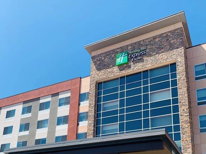 Holiday Inn Express & Suites Denver Aurora Medical Campus Image