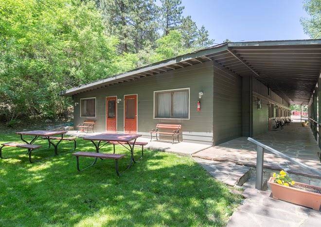 Boulder adventure lodge