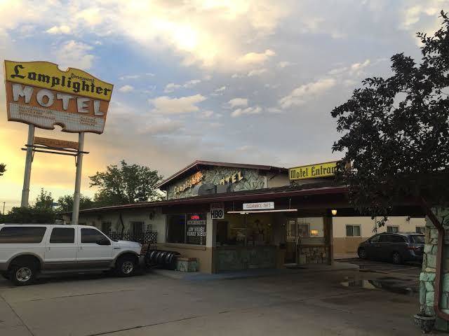 Lamplighter motel