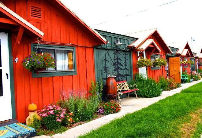 Mountain Motel Image