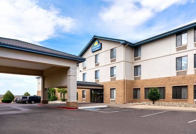 Days inn & suites by wyndham denver international airport