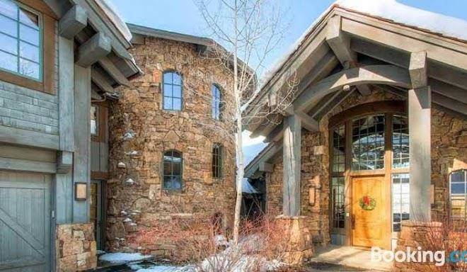 Bachelor gulch mountain getaway