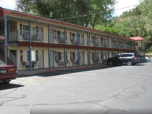 Pikes Peak Inn Image