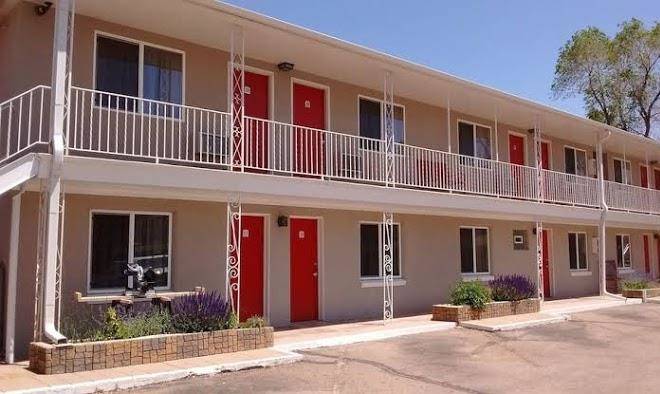 Red wing motel