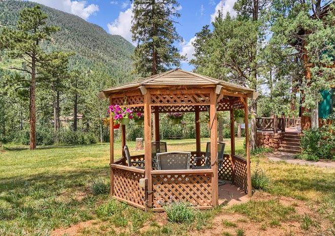 Rocky mountain lodge