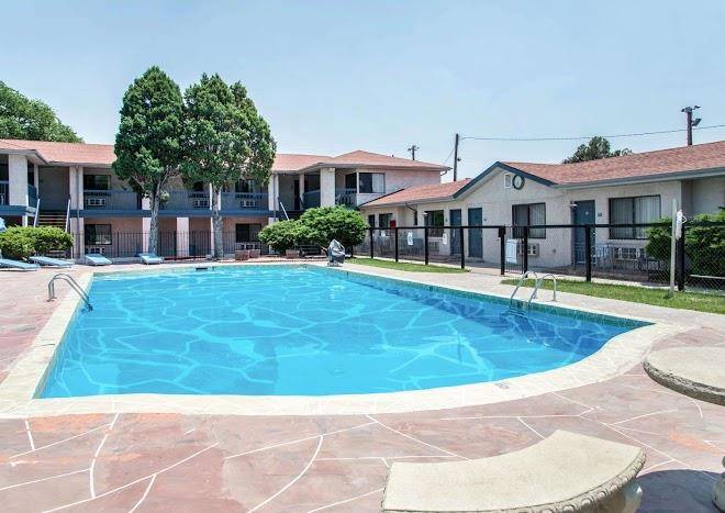 Rodeway Inn & Suites Colorado Springs Image