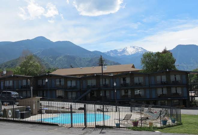 Silver saddle motel