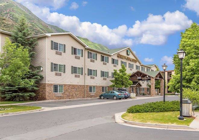 Quality inn & suites on the river