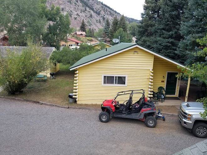 Wagon wheel cabins