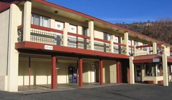 Spanish trails inn & suites