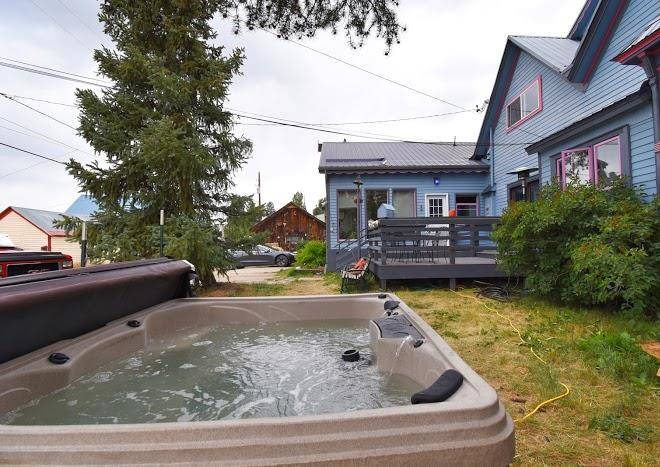 The mountain hideaway lodge
