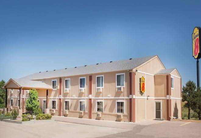 Super 8 By Wyndham Limon Image