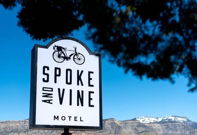 Spoke and vine motel