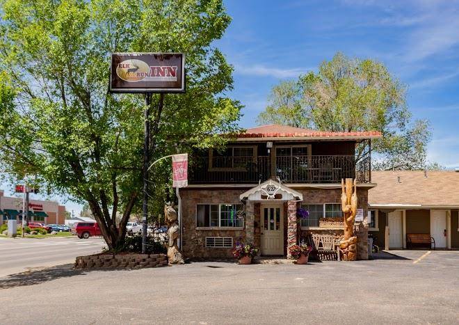 Elk run inn