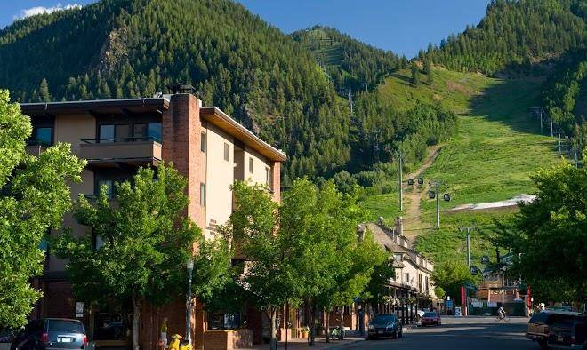Aspen square condominium hotel