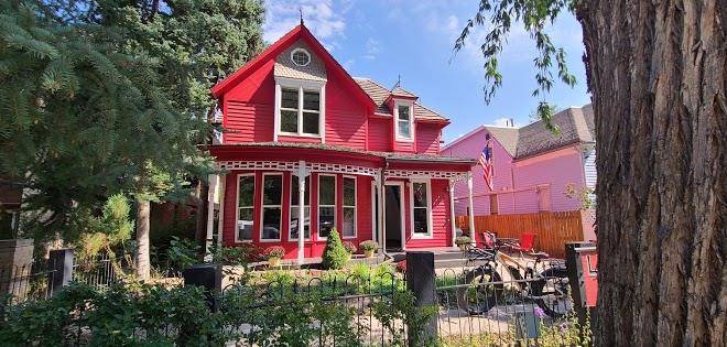 Little red ski haus