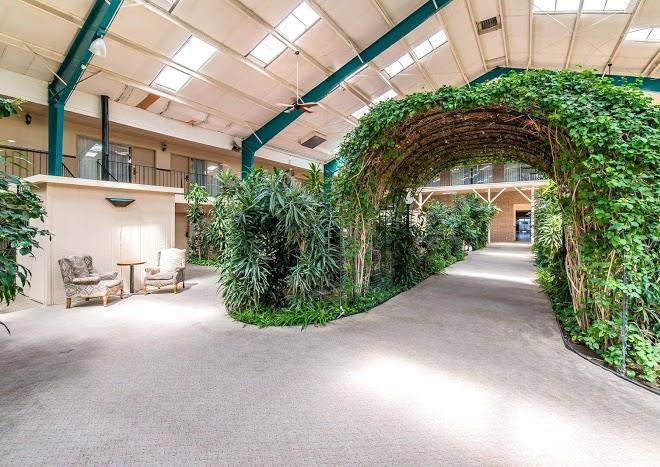 Hotel Cow Palace Image