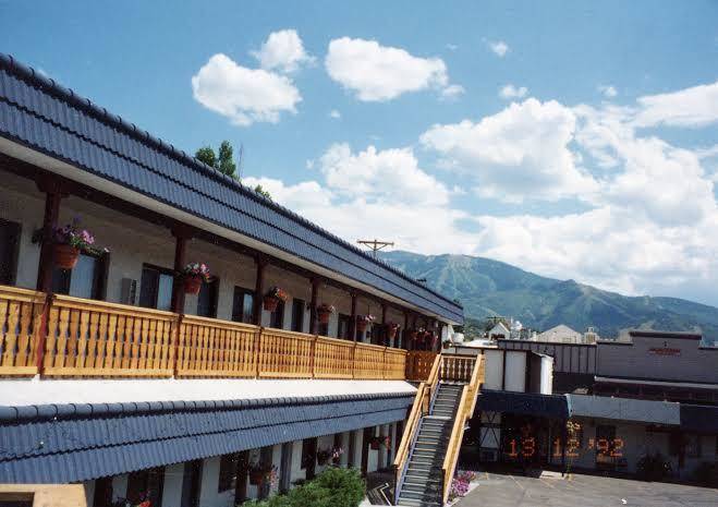 Western lodge