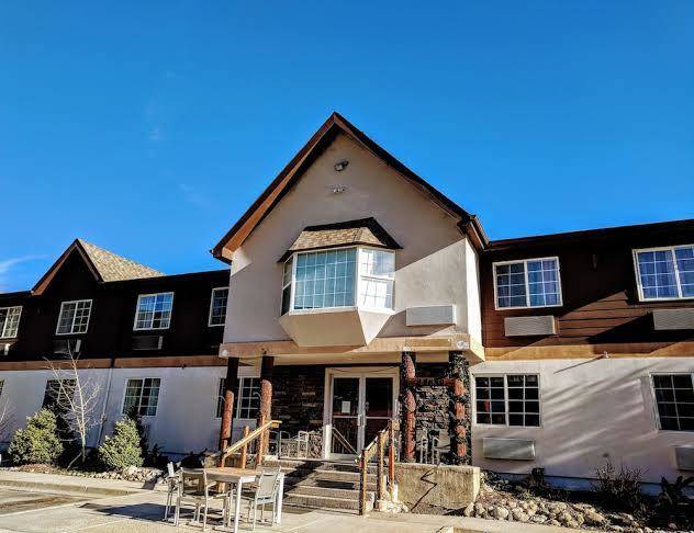 3 peaks lodge
