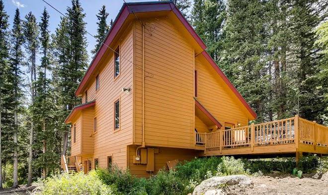 Brookside retreat by alpine edge