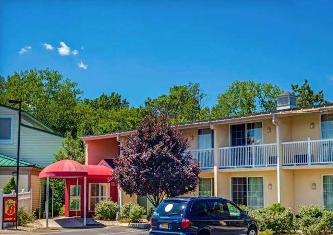 Homespring inn & studios