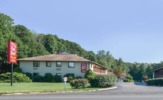 Red roof plus+ & suites guilford