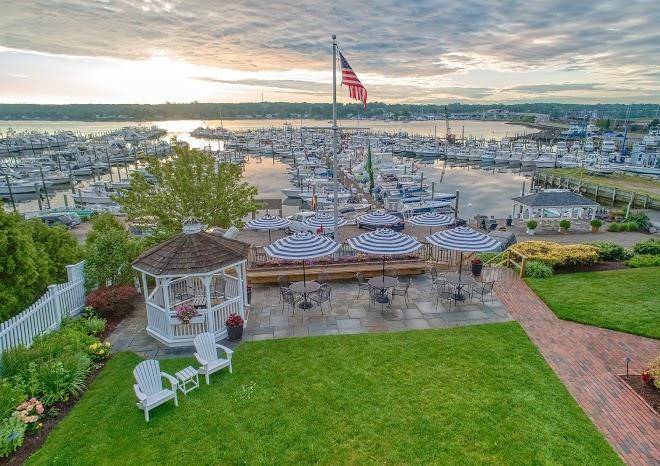 Inn at harbor hill marina
