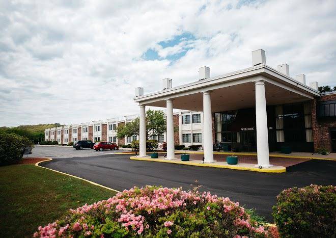 Mystic river hotel & suites