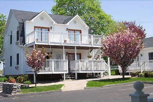 Taber Inn Mystic Image