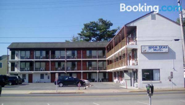 High seas motel
