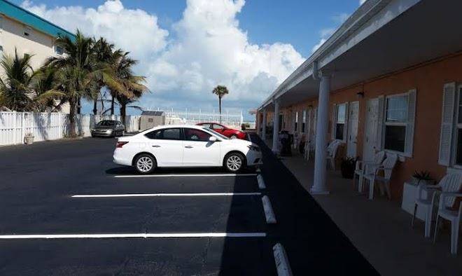 Beach Tropics Motel Image