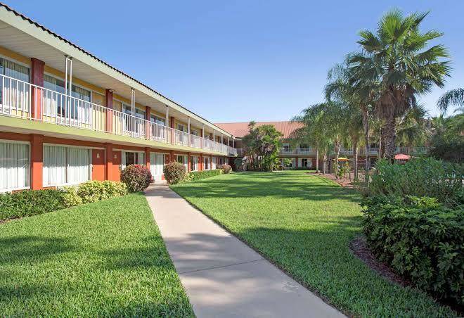 Days inn by wyndham cocoa cruiseport west at i 95 524
