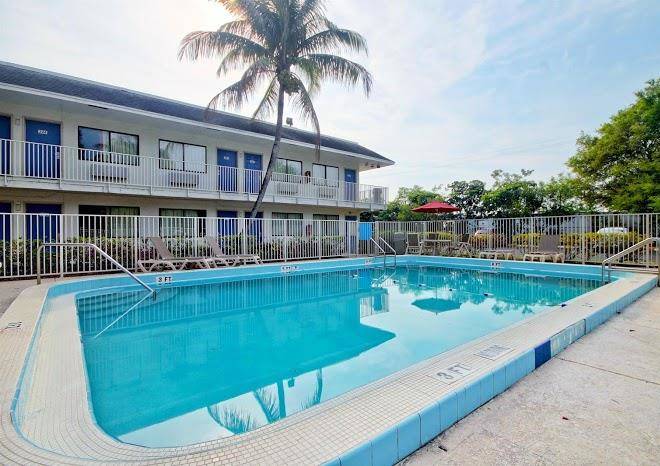 Motel 6 Pompano Beach Image