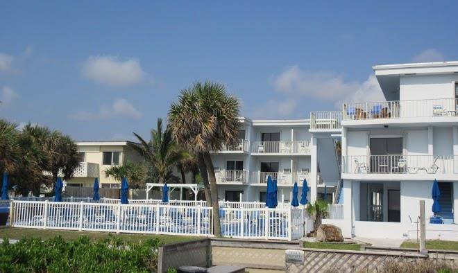 Seaside beach club