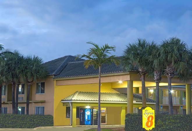 Super 8 By Wyndham Dania Fort Lauderdale Arpt Image